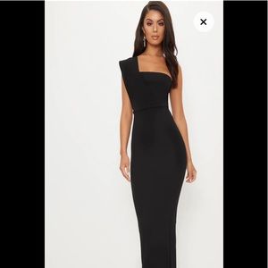 Prettylittlething - Black One Shoulder Maxi Dress